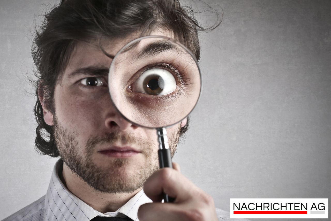 Farbenflut in Mayen: PKW durch herabgefallenen Eimer beschädigt!